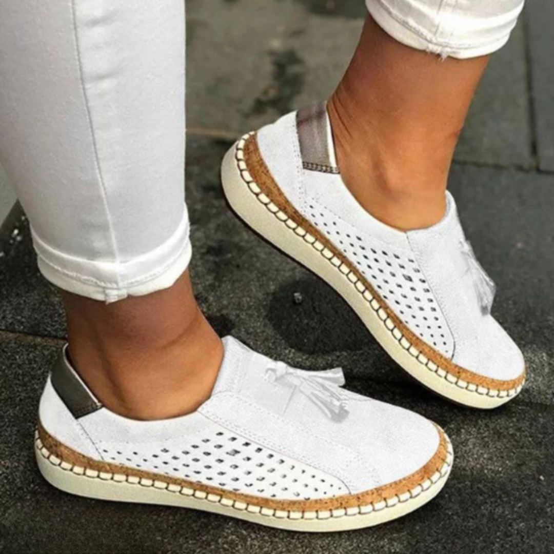White / 13 US (43 EU)